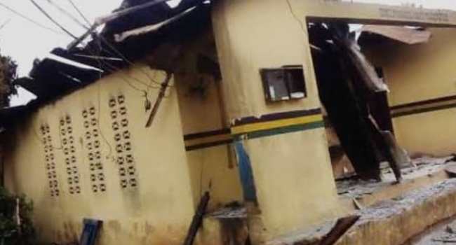 Irate youths set police station ablaze in Ondo over boy’s death