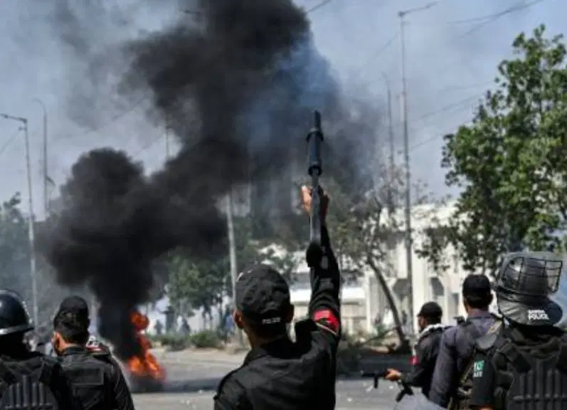 At least 22 killed, 120 injured as protesters storm US consulate in Pakistan